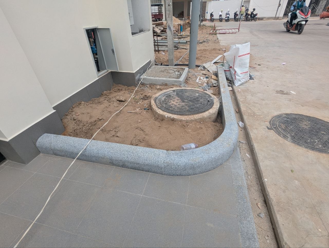Granite kerbs and tree pits installation